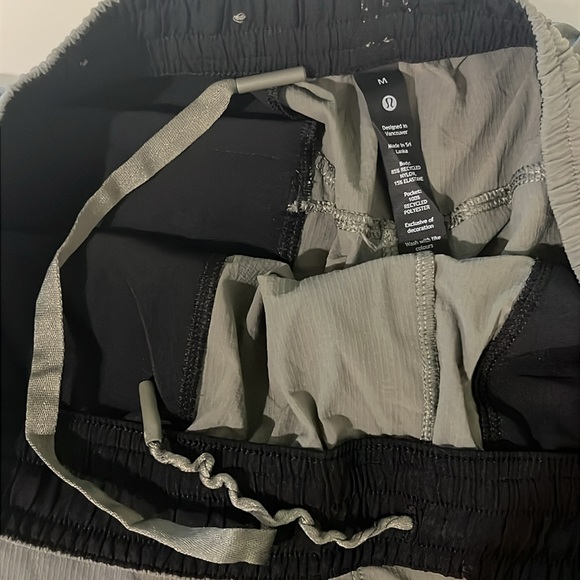 Lululemon Men’s Shorts, Size M - Picture 3 of 8